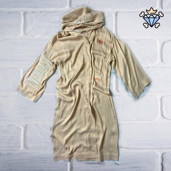 FP MOVEMENT X EVERLAST IVORY SATIN BOXING ROBE SIZE MEDIUM OVERSIZED STREETWEAR - Picture 1 of 10